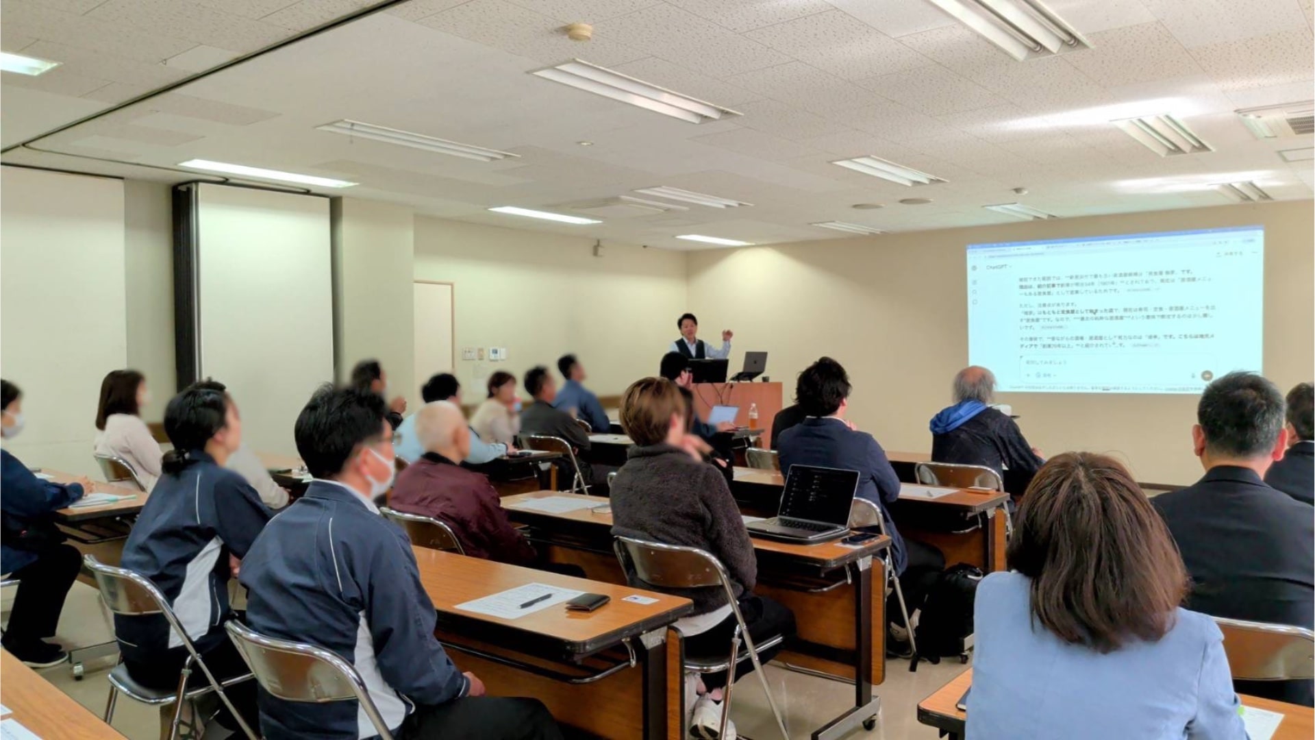 2026年4月20日 新居浜商工会館で開催したAIセミナーの実演風景